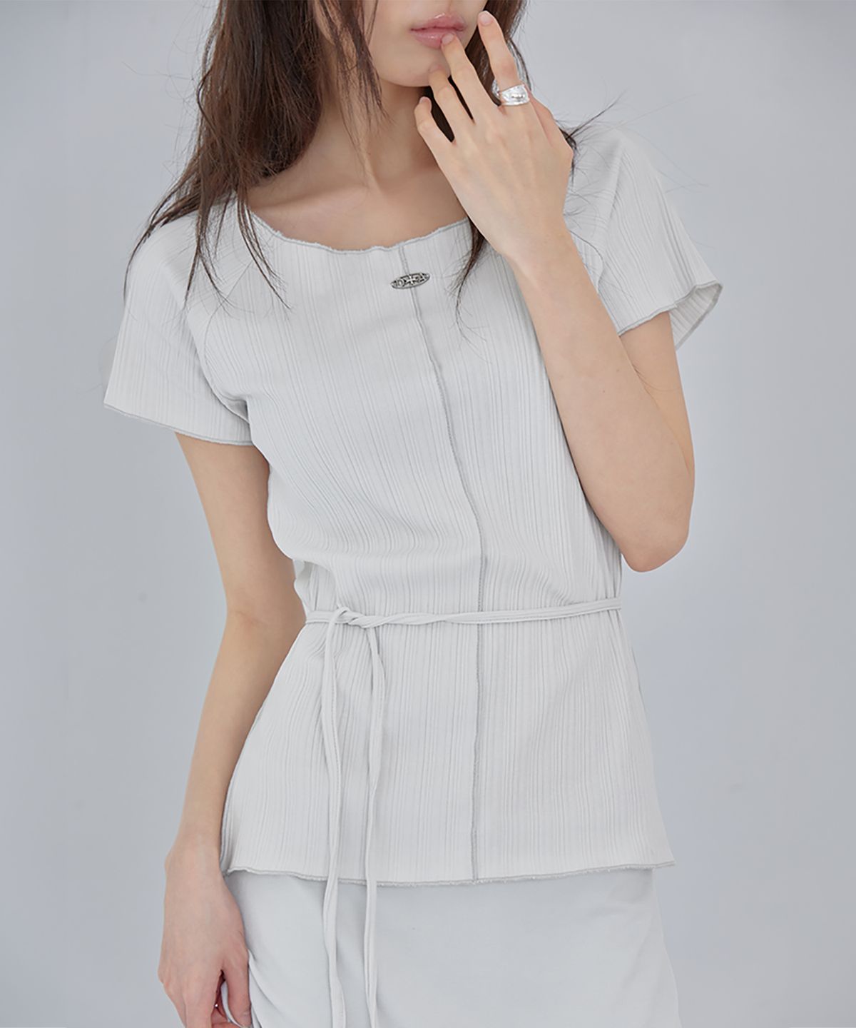 런던다다(LONDONDADA) Pleated Pendant Boat Neck Short Sleeve T-Shirt, GREIGE