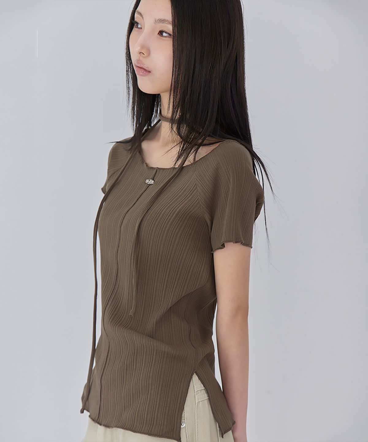 런던다다(LONDONDADA) Pleated Pendant Boat Neck Short Sleeve T-Shirt, BROWN