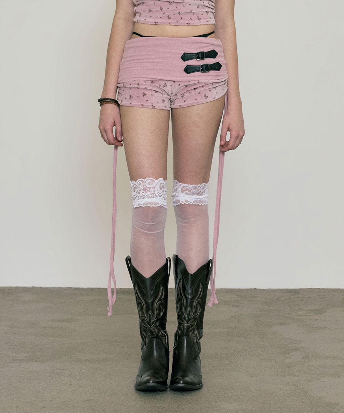 노 엑스트라 터치(NO EXTRA TOUCH) Velvet Shirred Belted Micro Shorts (Pink) / 26SMSP002PI