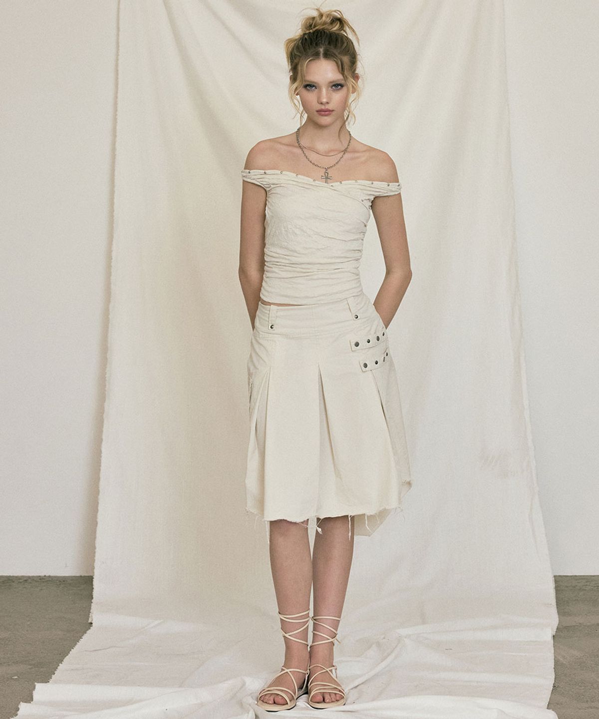 노 엑스트라 터치(NO EXTRA TOUCH) Dyed Snap Stud Midi Skirt (Ivory) / 26SMSK001IV