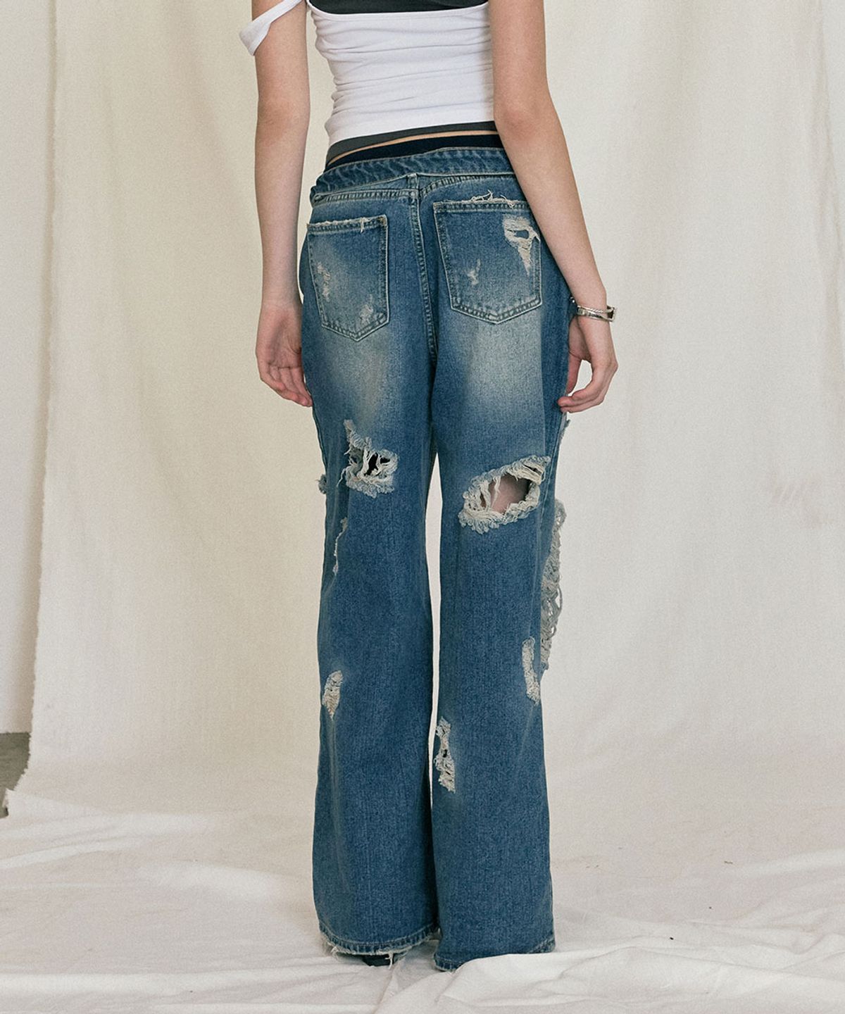 노 엑스트라 터치(NO EXTRA TOUCH) Hand-painted distressed denim pants (blue) / 26SMPT001BL