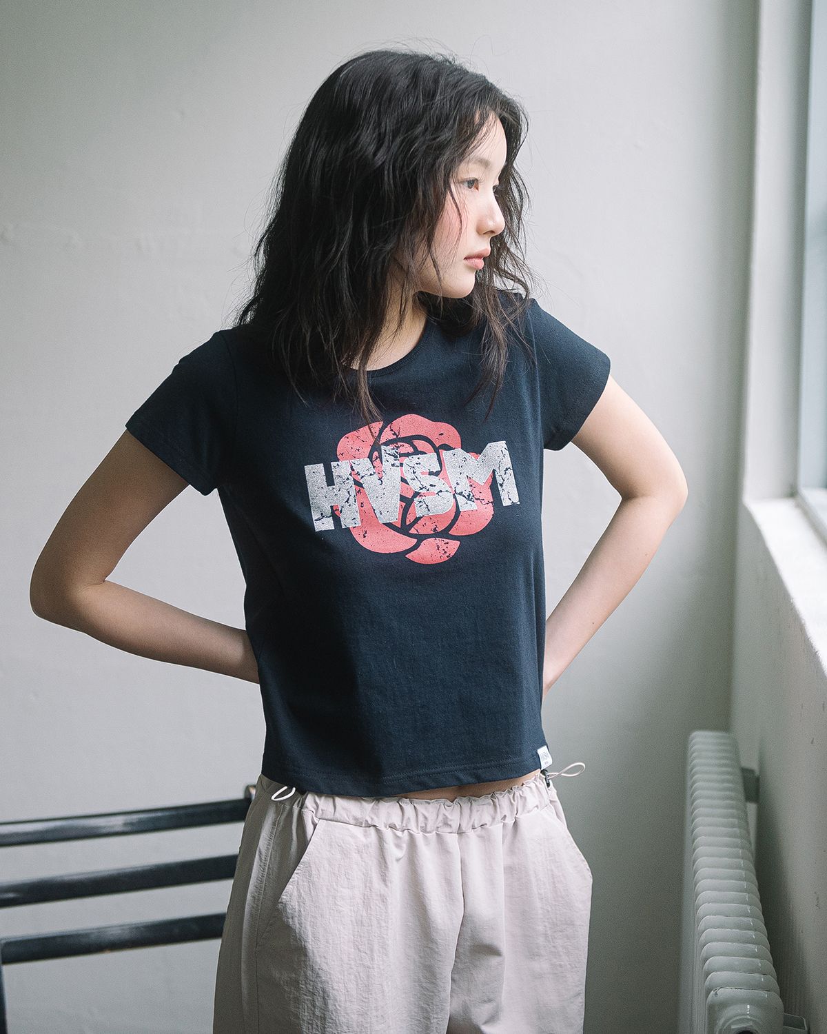 해비즘(HAVISM) HVSM ROSE S/S TEE(NAVY)