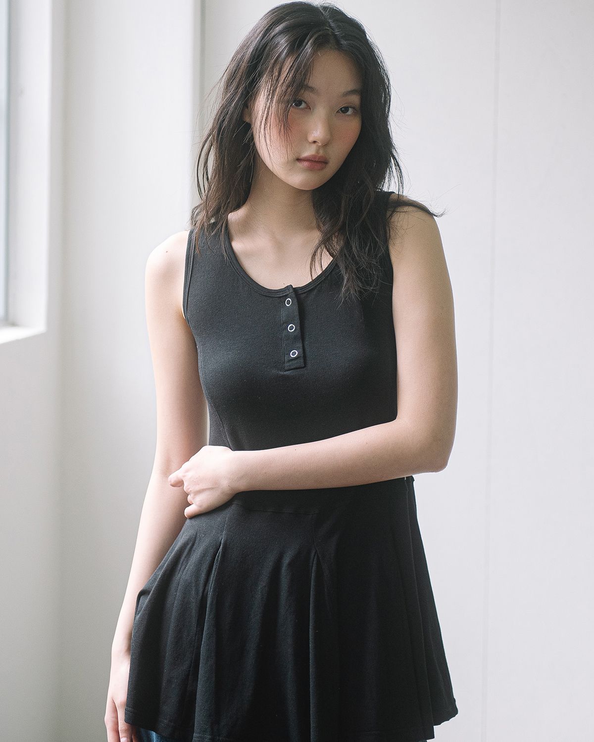 해비즘(HAVISM) HENLEY NECK LONG SLEEVELESS(BLACK)