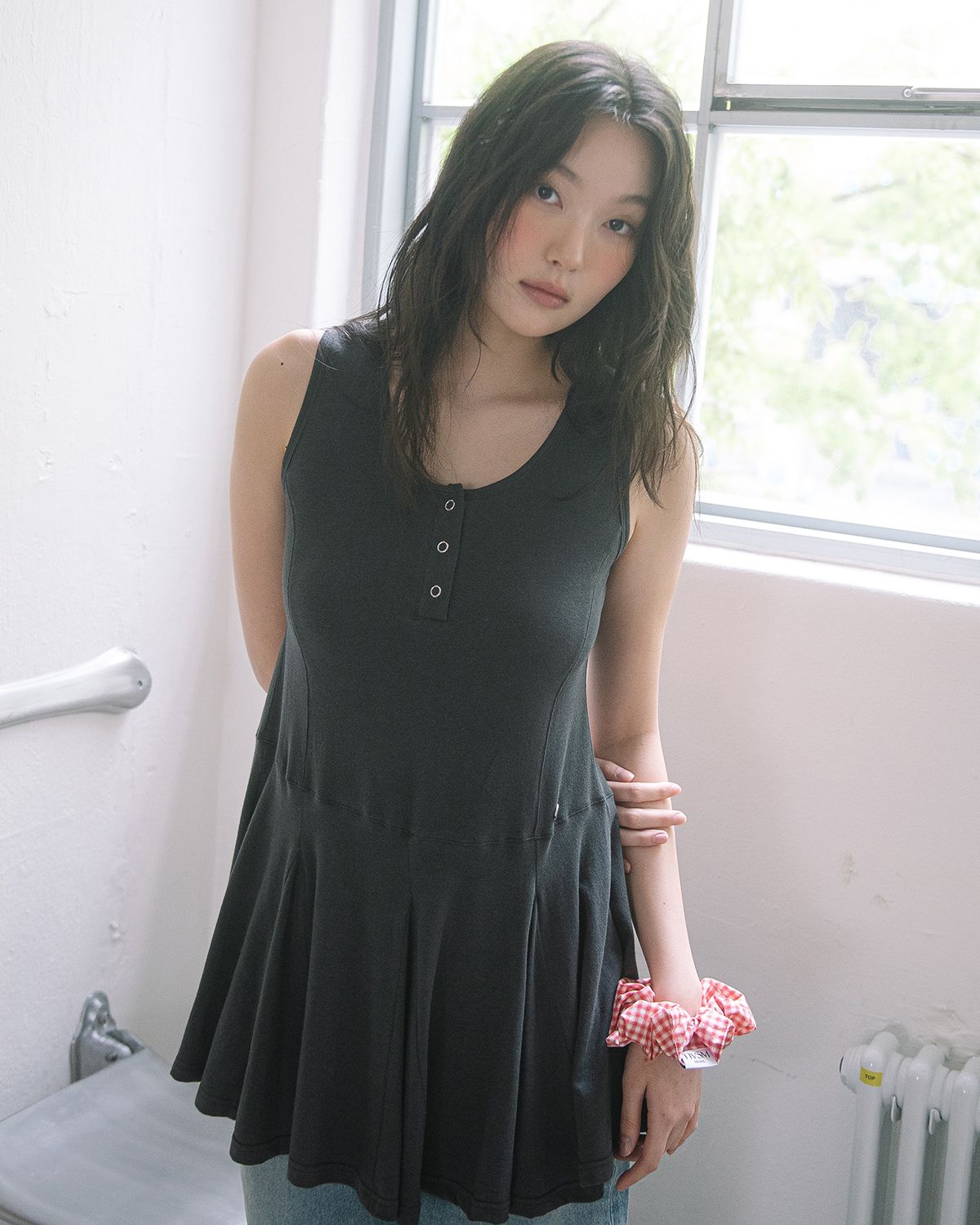 해비즘(HAVISM) HENLEY NECK LONG SLEEVELESS(CHARCOAL)
