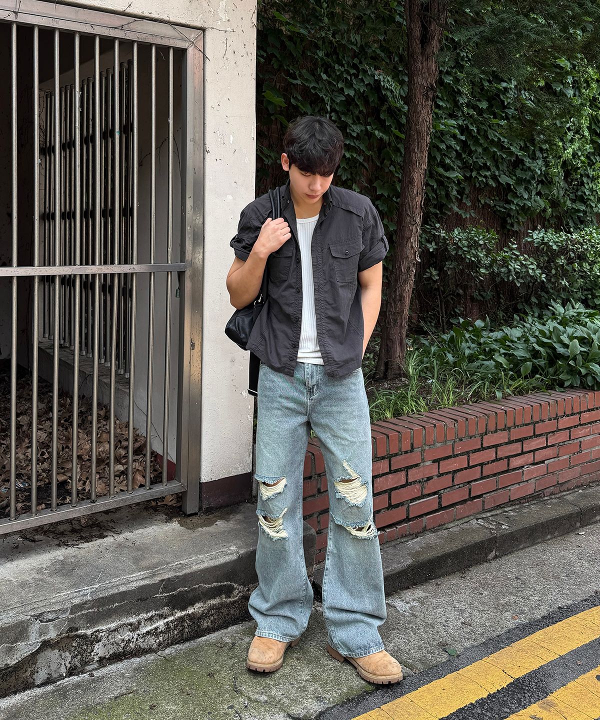노페이머스(NOFAMOUS) Wide Flare Damage Jeans (Blue)