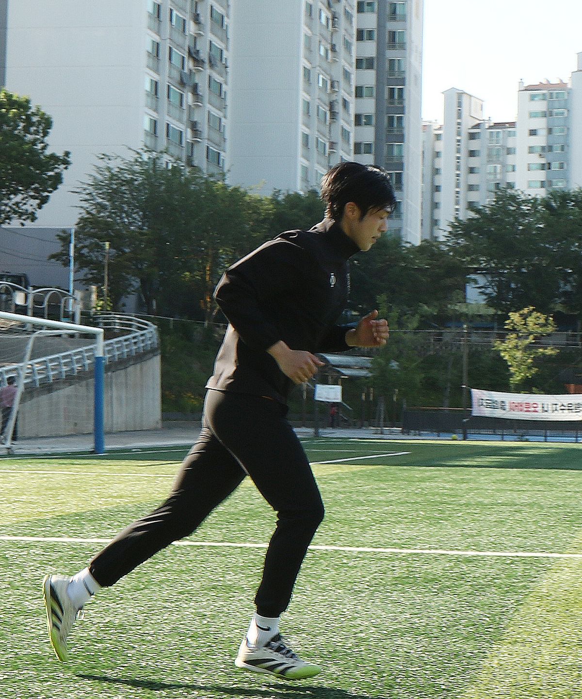 낫위드스탠딩(NOTWITHSTANDING) 지쿠  트레이닝탑  바람막이 하프집업 땀복