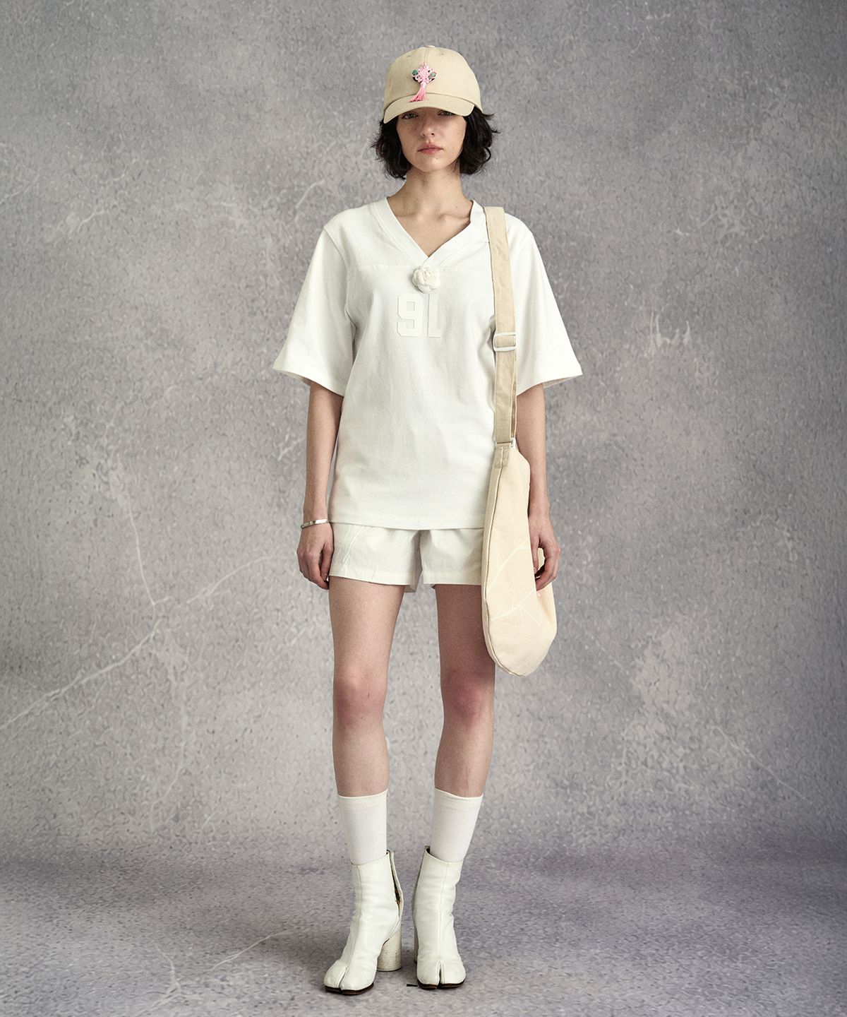 잔그랑(ZANGLANG) 화이트 브이 넥 슬림 티셔츠