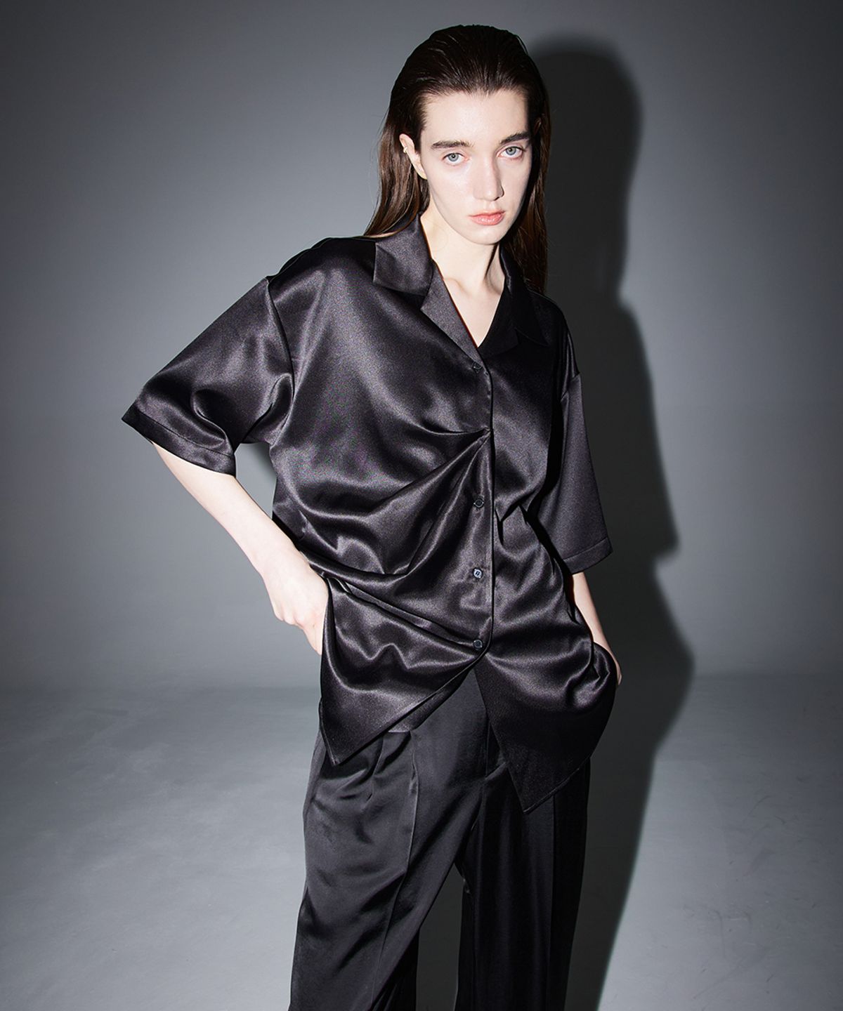 베데르미(VEDERMI) satin front tuck half sh
