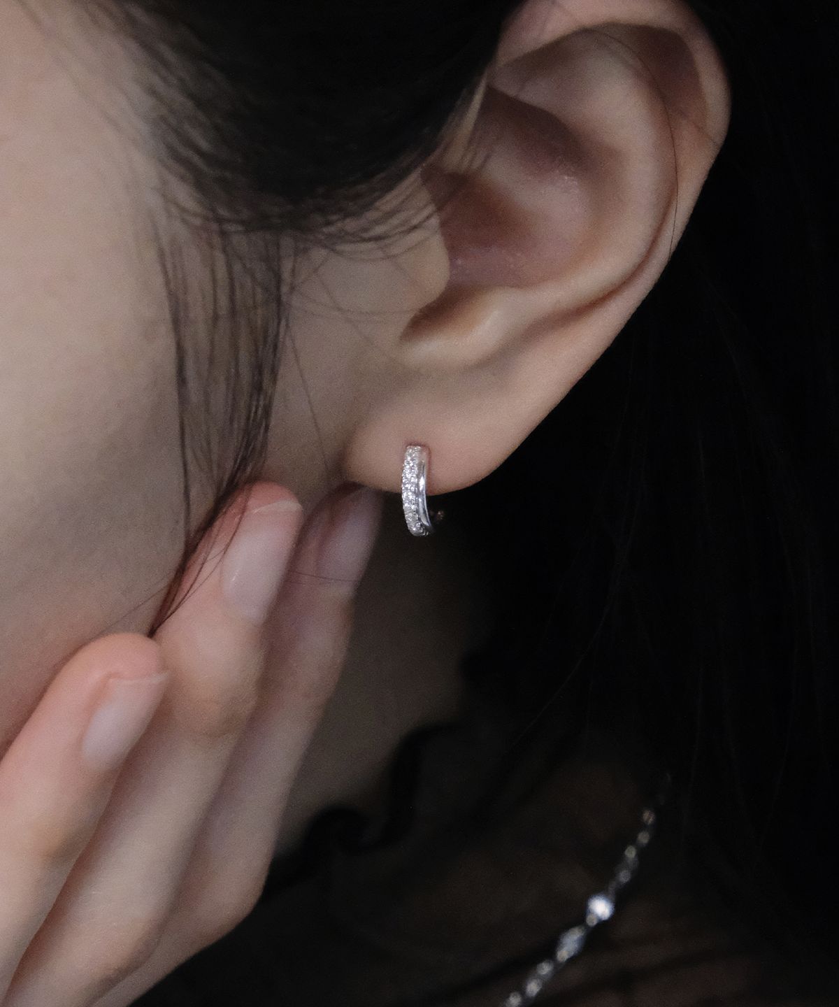 포에트리하우스(POETRYHAUS) HALF MOON CUBIC EARRINGS
