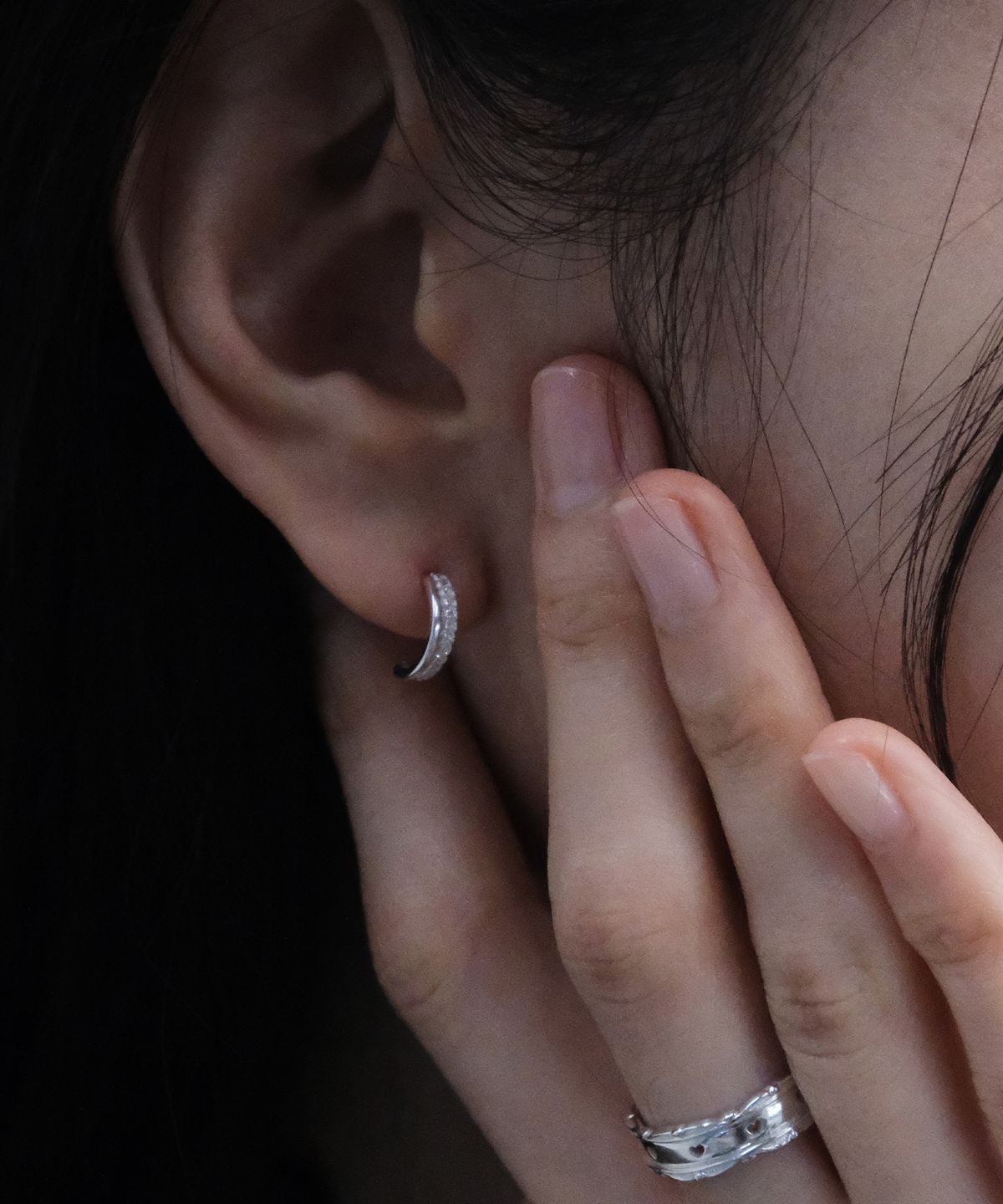 포에트리하우스(POETRYHAUS) HALF MOON CUBIC EARRINGS