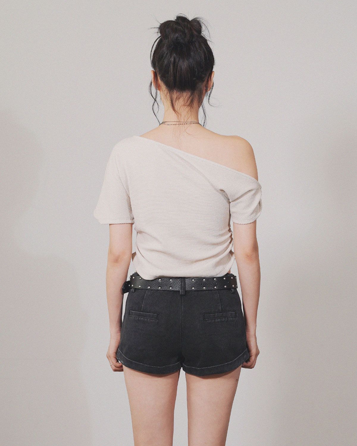 여린(YEORIN) 08 Twist T-Shirts (Beige)