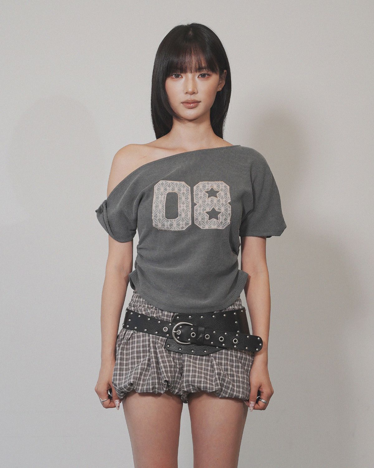 여린(YEORIN) 08 Twist T-Shirts (Charcoal)