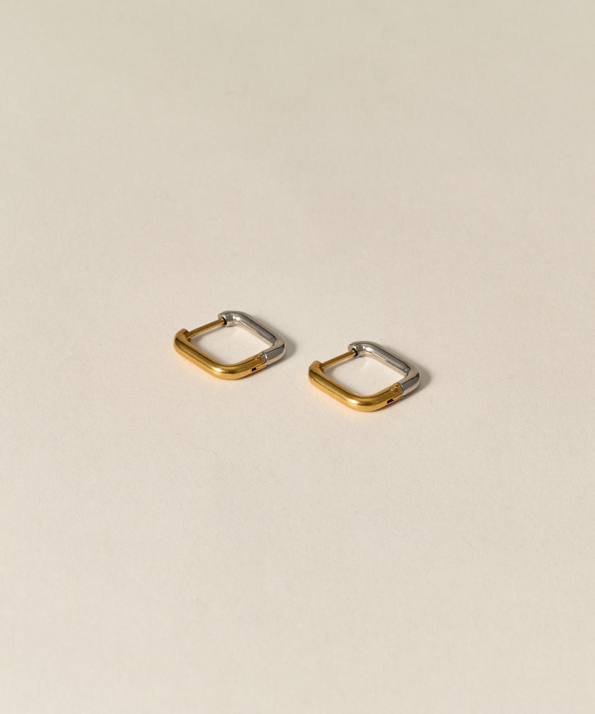 노비스도쿄(NOVICE TOKYO) 힌지형 투톤 스퀘어 후프 피어싱 Hinged Bicolor Square Hoop Pierce［Stainless]
