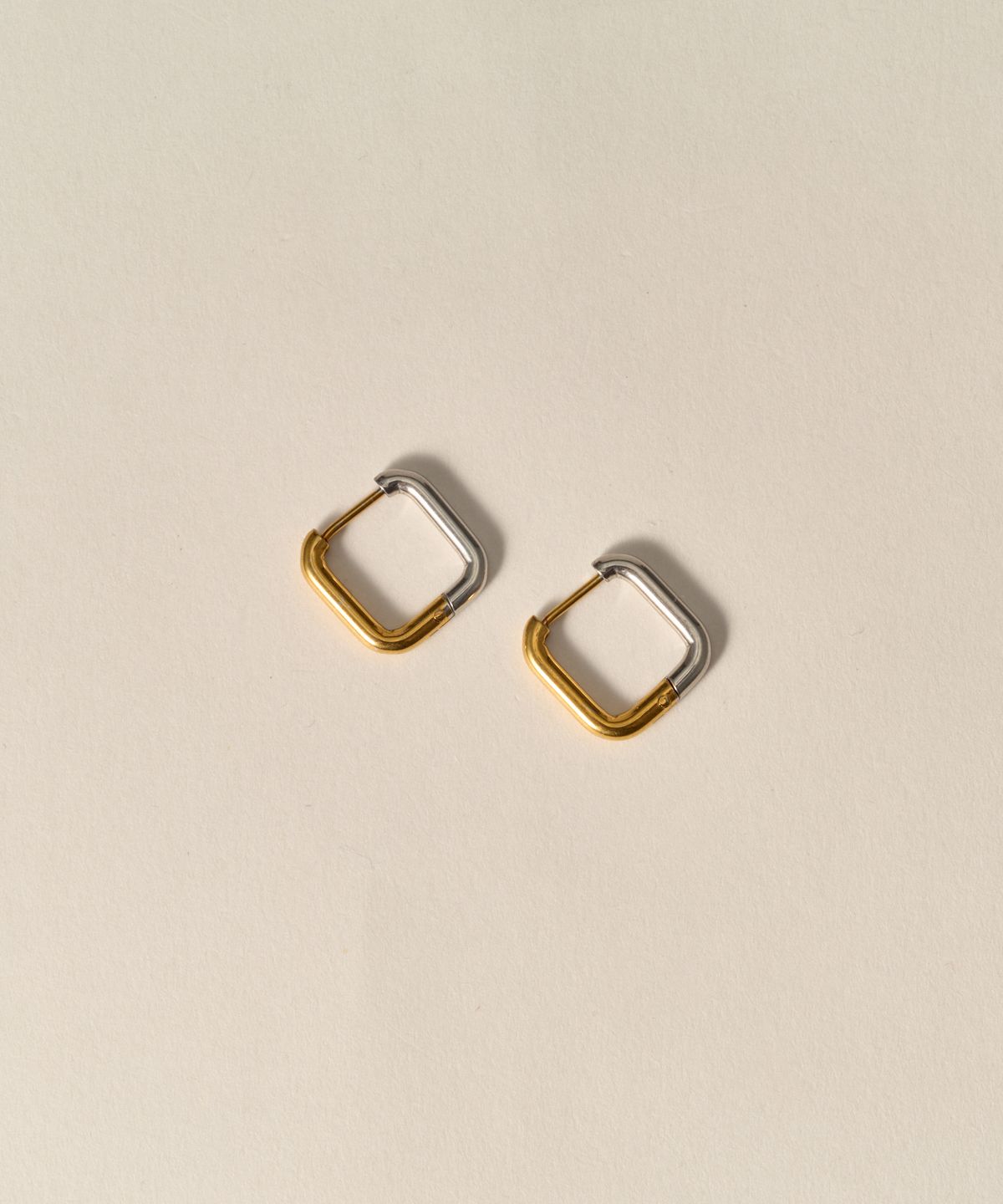 노비스도쿄(NOVICE TOKYO) 힌지형 투톤 스퀘어 후프 피어싱 Hinged Bicolor Square Hoop Pierce［Stainless]