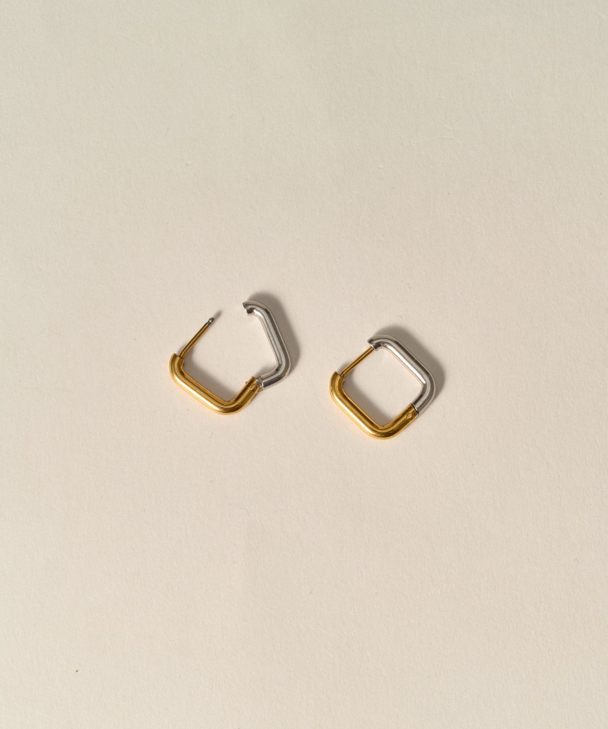 노비스도쿄(NOVICE TOKYO) 힌지형 투톤 스퀘어 후프 피어싱 Hinged Bicolor Square Hoop Pierce［Stainless]