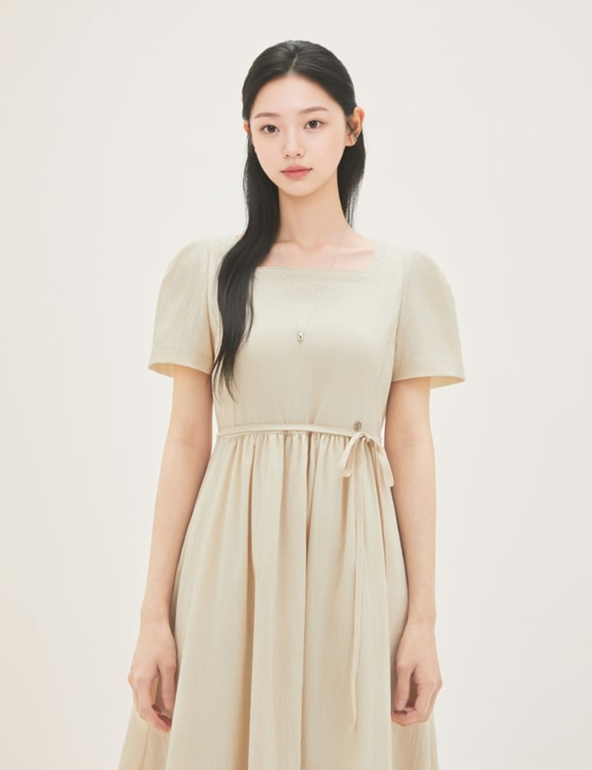 로엠(ROEM) 스퀘어넥 반팔 원피스 RMOWG26RT1