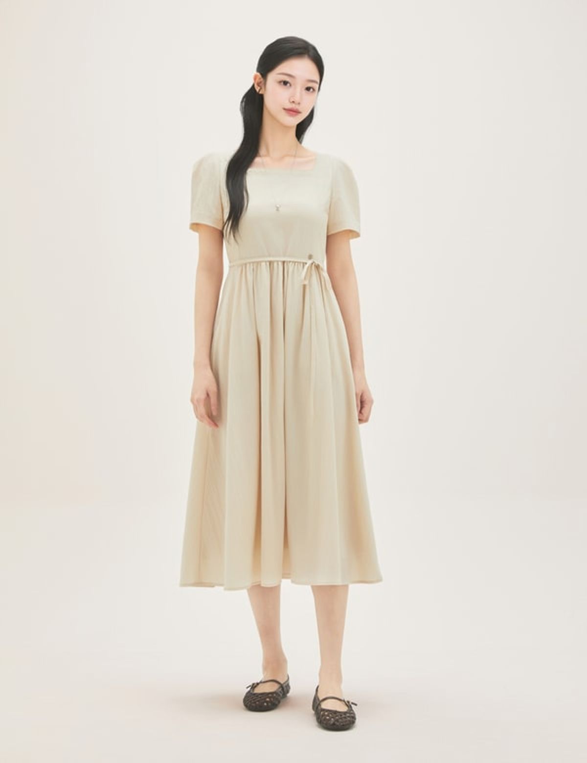 로엠(ROEM) 스퀘어넥 반팔 원피스 RMOWG26RT1