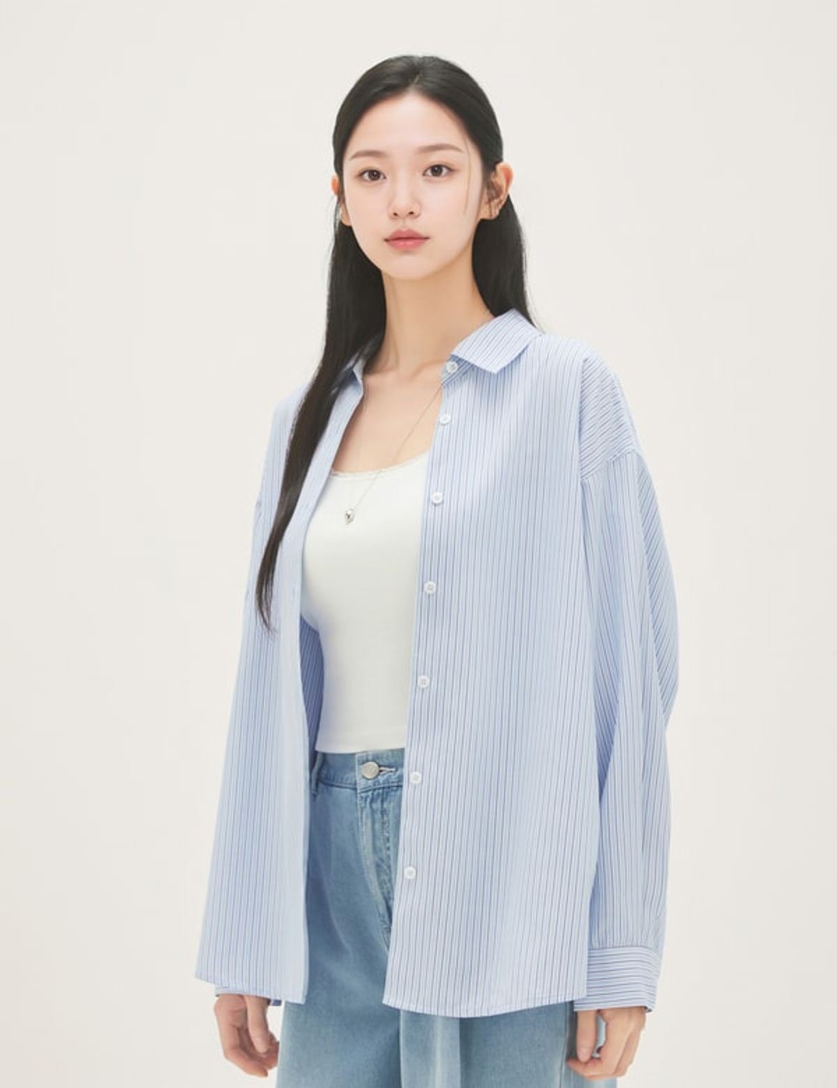 로엠(ROEM) 오버핏 스트라이프 셔츠 RMYWG25RT1
