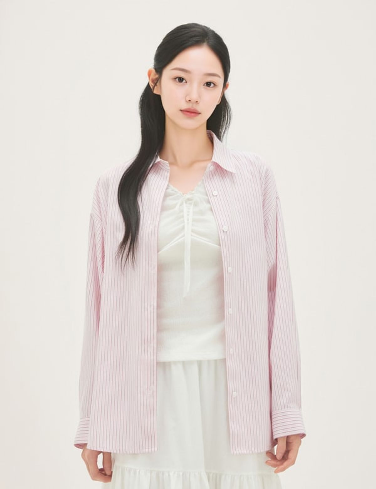 로엠(ROEM) 오버핏 스트라이프 셔츠 RMYWG25RT1