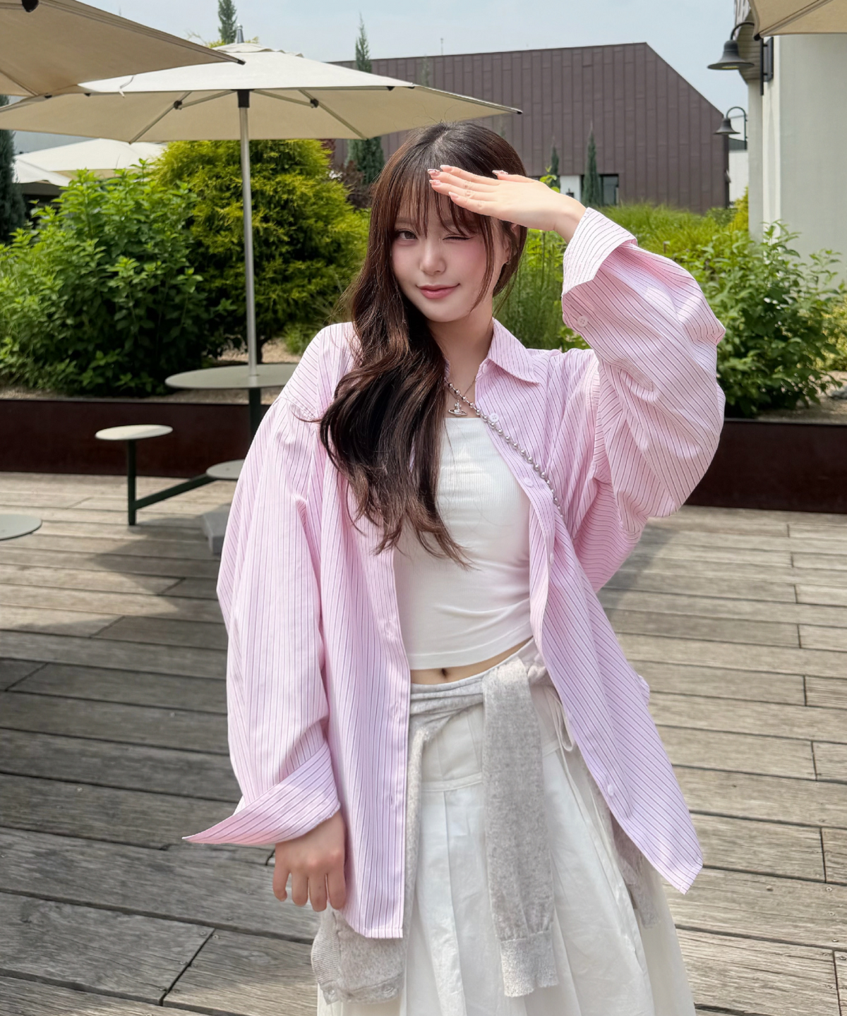 로엠(ROEM) 오버핏 스트라이프 셔츠 RMYWG25RT1