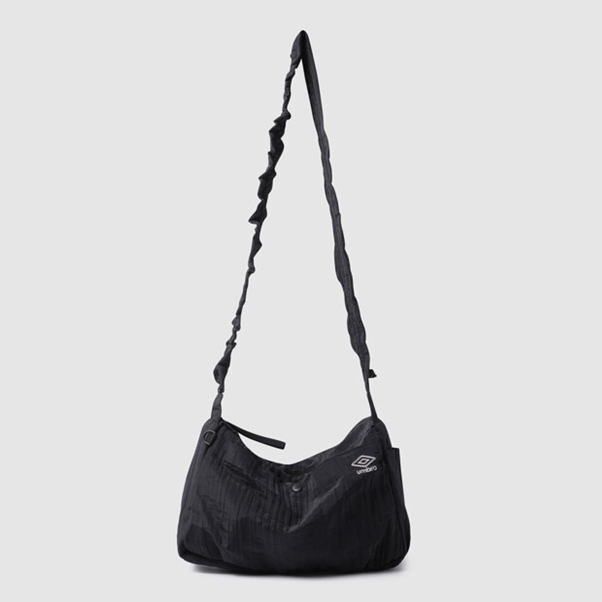 엄브로(UMBRO) 크리즈 루나 백 블랙 UR222CBG52