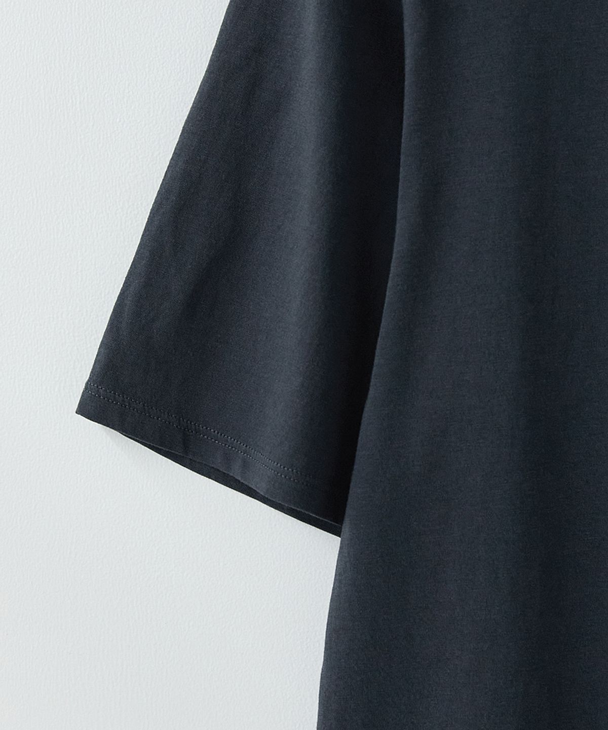 러프사이드(ROUGHSIDE) Scoop Neck T-Shirt Midnight
