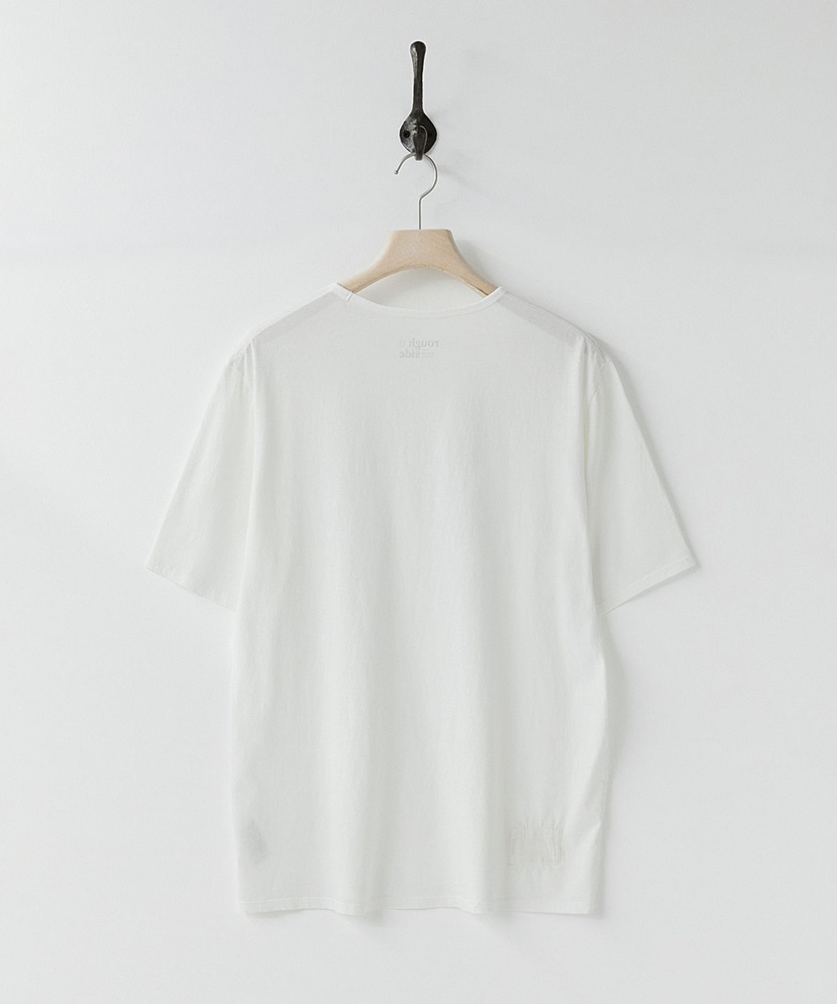 러프사이드(ROUGHSIDE) Scoop Neck T-Shirt Off White