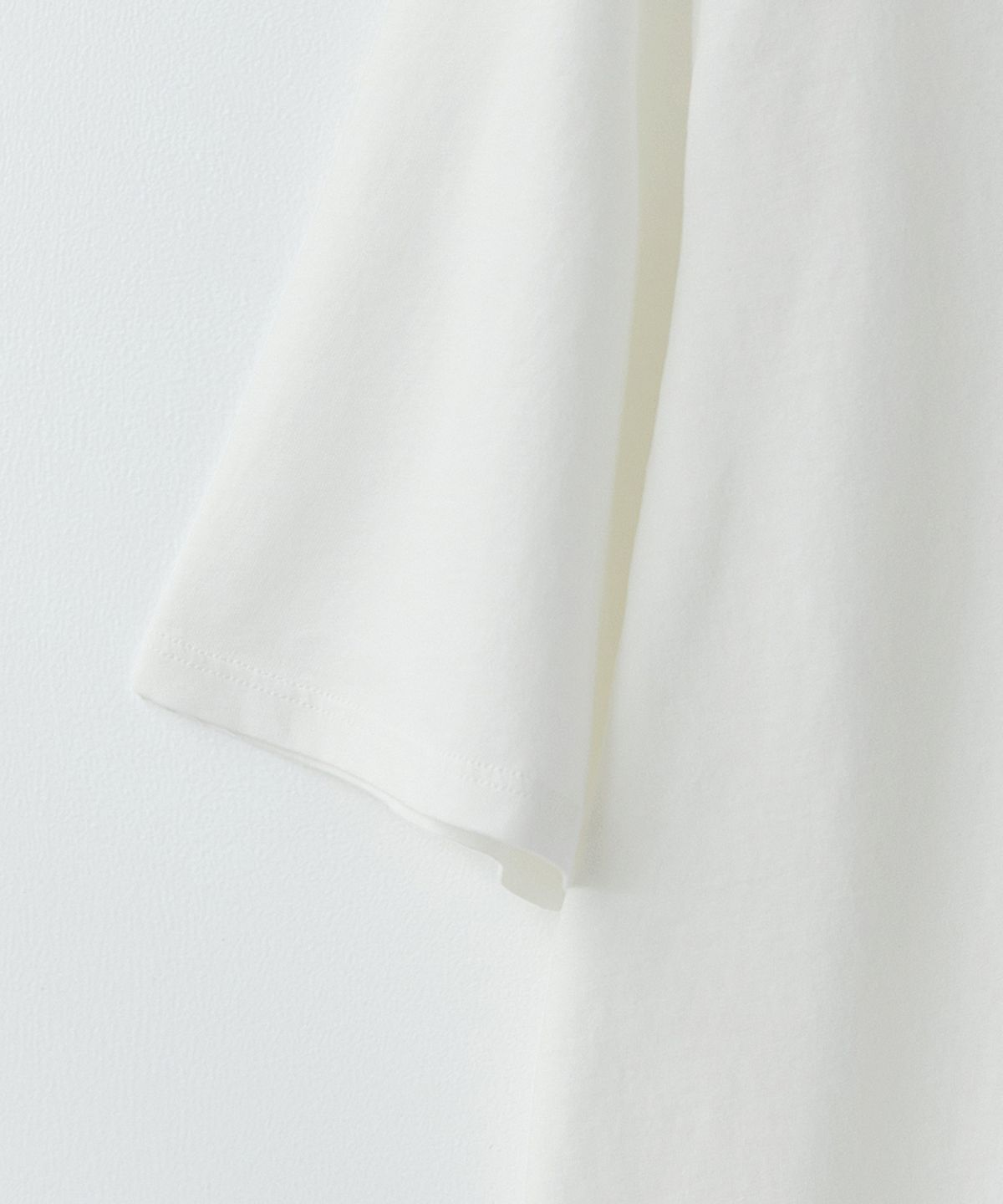 러프사이드(ROUGHSIDE) Scoop Neck T-Shirt Off White