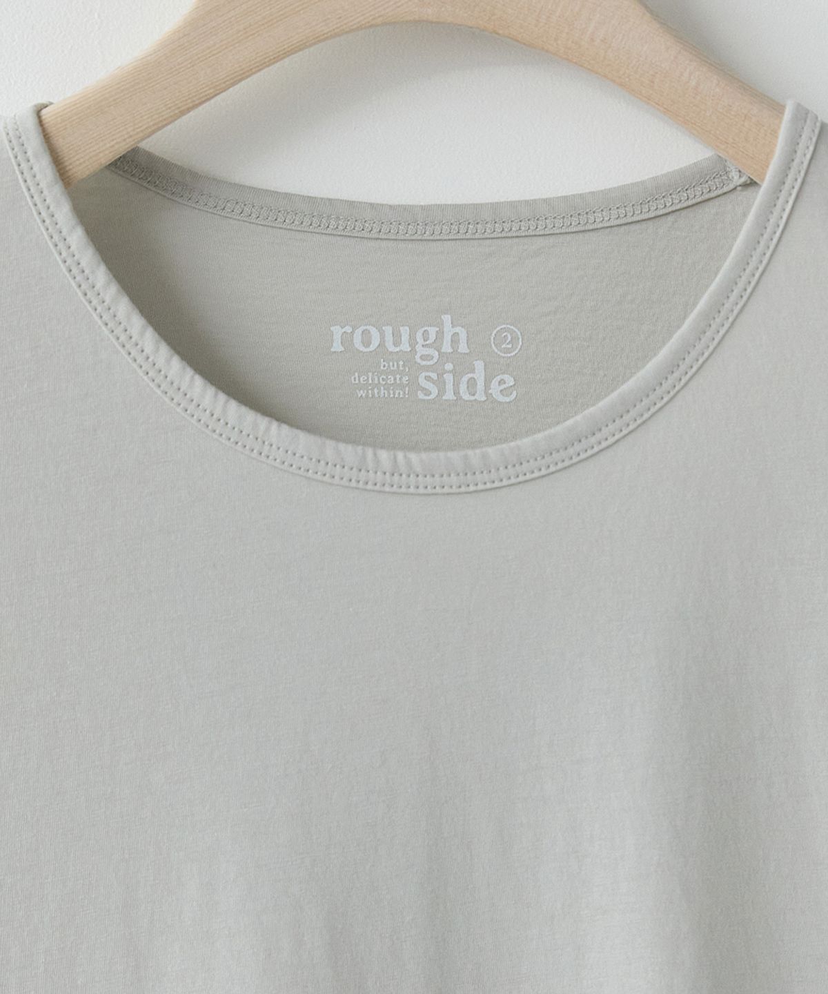 러프사이드(ROUGHSIDE) Scoop Neck T-Shirt Mist