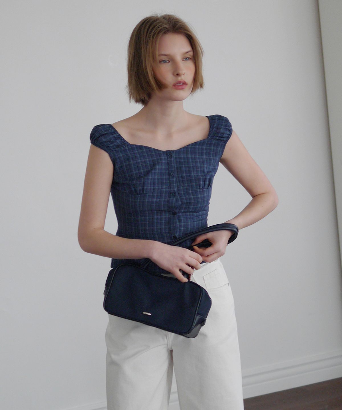 애프터아워즈(AFTERHOURS) HEART NECK CHECK BLOUSE (NAVY)