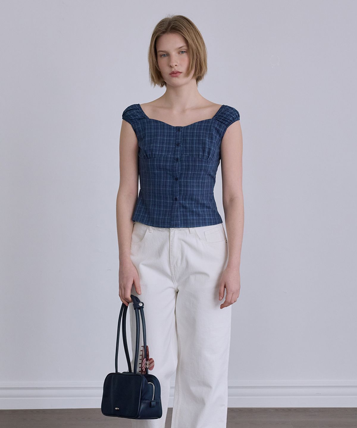 애프터아워즈(AFTERHOURS) HEART NECK CHECK BLOUSE (NAVY)