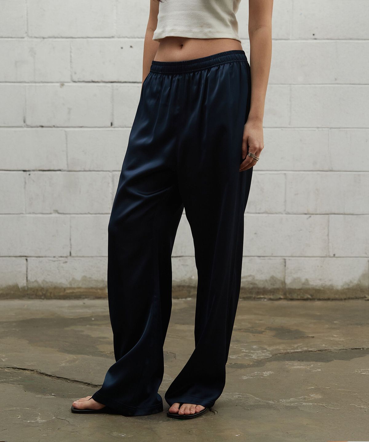 크래키(KRAKKI) [Unisex] Satin Pants_Black [KR265PUP403]