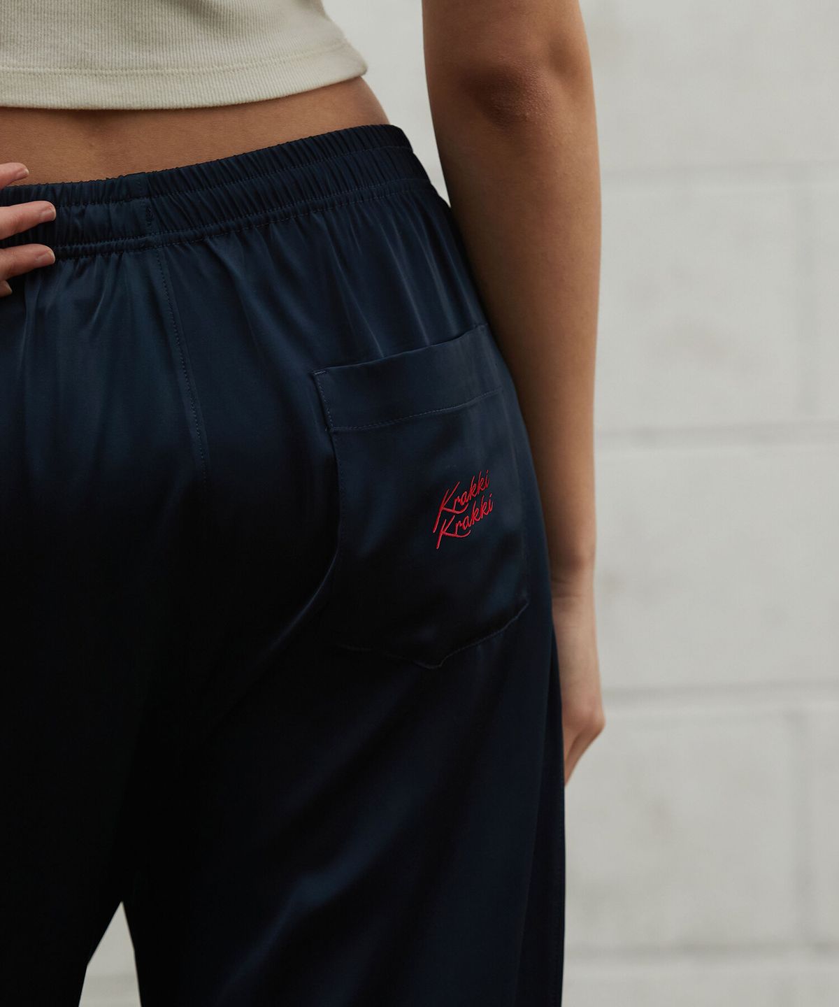 크래키(KRAKKI) [Unisex] Satin Pants_Black [KR265PUP403]
