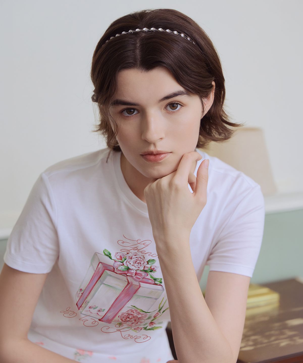 아이스가든에이오공팔(ICE GARDEN A.508) Rose Decorated Gift Box Print T-shirt