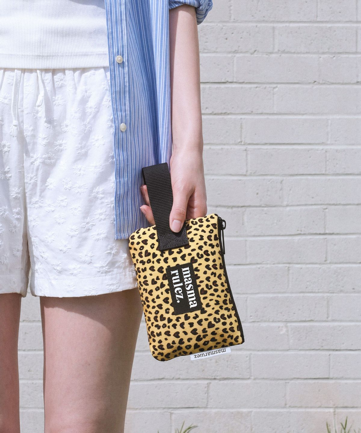 마스마룰즈(MASMARULEZ) Mini strap pouch_Heart leopard Mustard