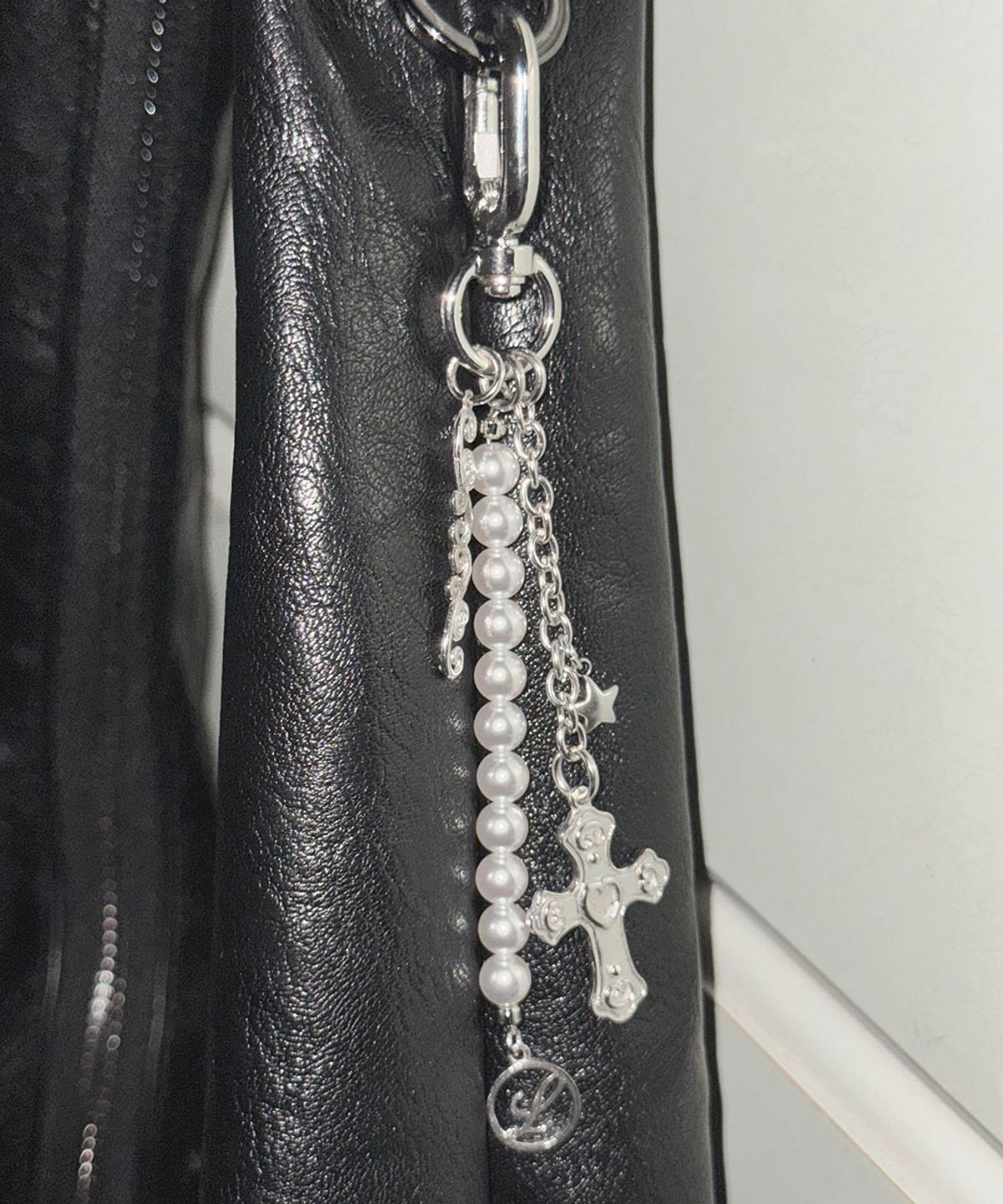 러브트릭스(LOVETRIX) Heart cross & pearl Keyring