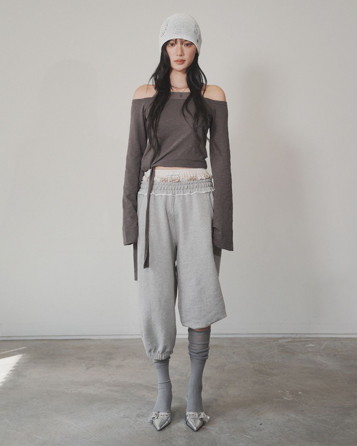 여린(YEORIN) Asym Off-Shoulder Strap Long Sleeve (Brown)