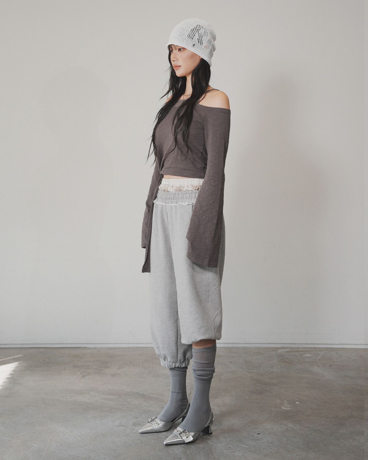 여린(YEORIN) Asym Off-Shoulder Strap Long Sleeve (Brown)