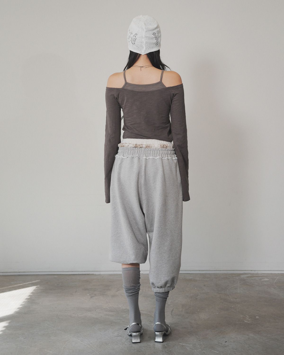 여린(YEORIN) Asym Off-Shoulder Strap Long Sleeve (Brown)