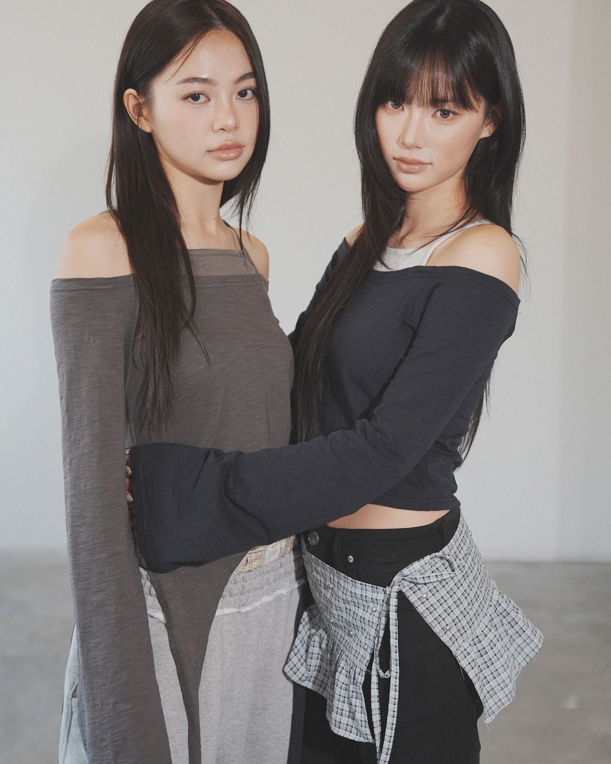여린(YEORIN) Asym Off-Shoulder Strap Long Sleeve (Brown)
