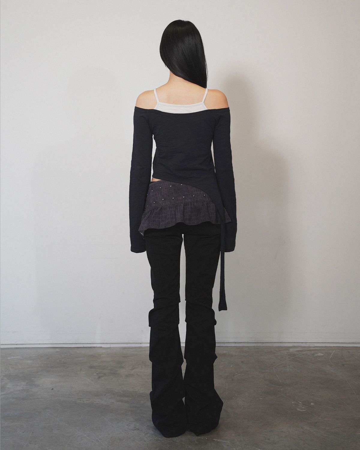 여린(YEORIN) Asym Off-Shoulder Strap Long Sleeve (Navy)