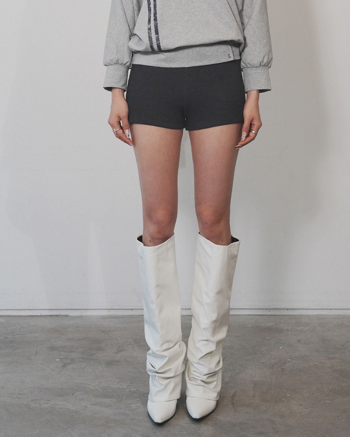 여린(YEORIN) Basic Loop Shorts (Charcoal)