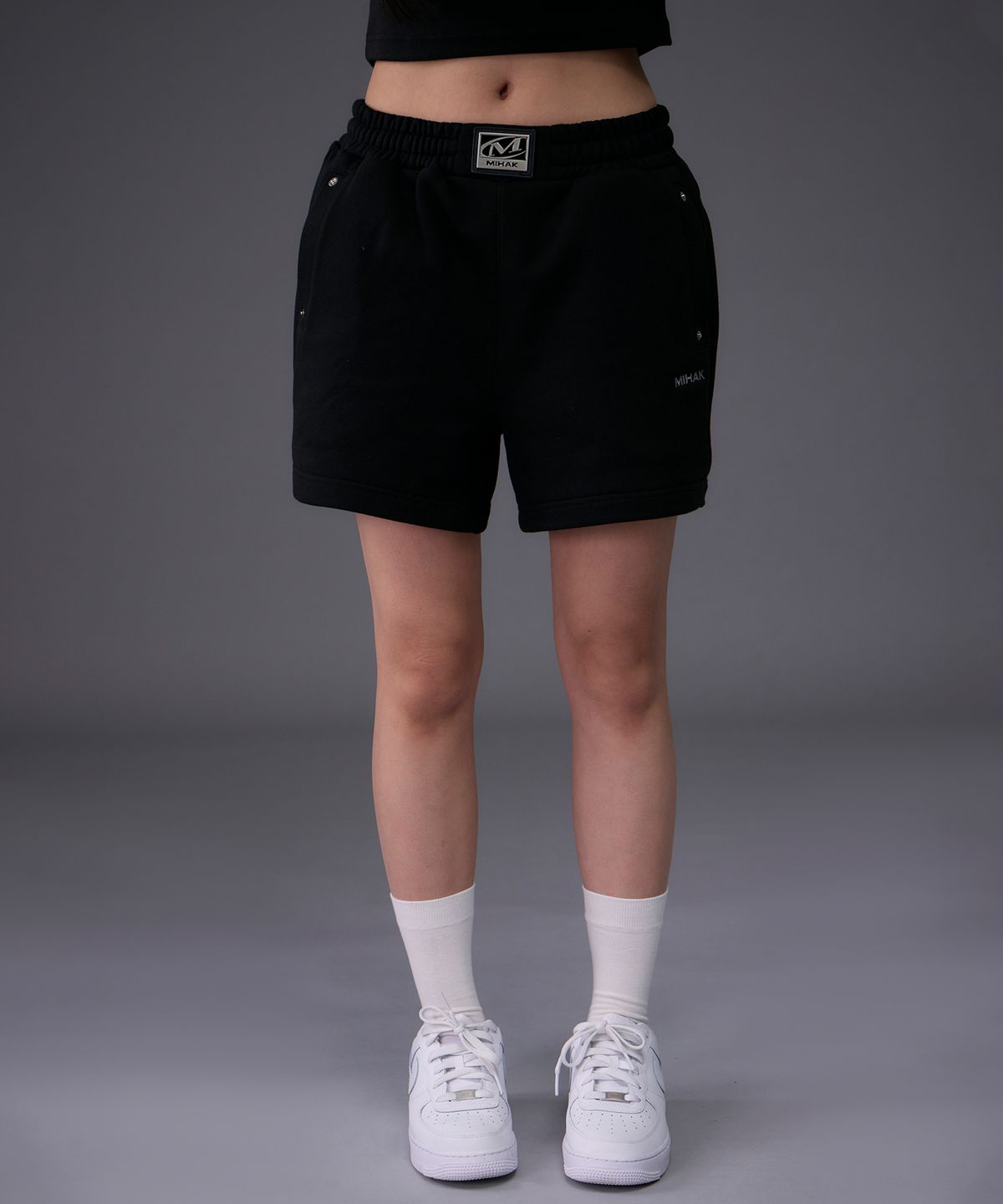 미학(MIHAK) 메탈 플레이트 우먼스 쇼츠 (BLACK)