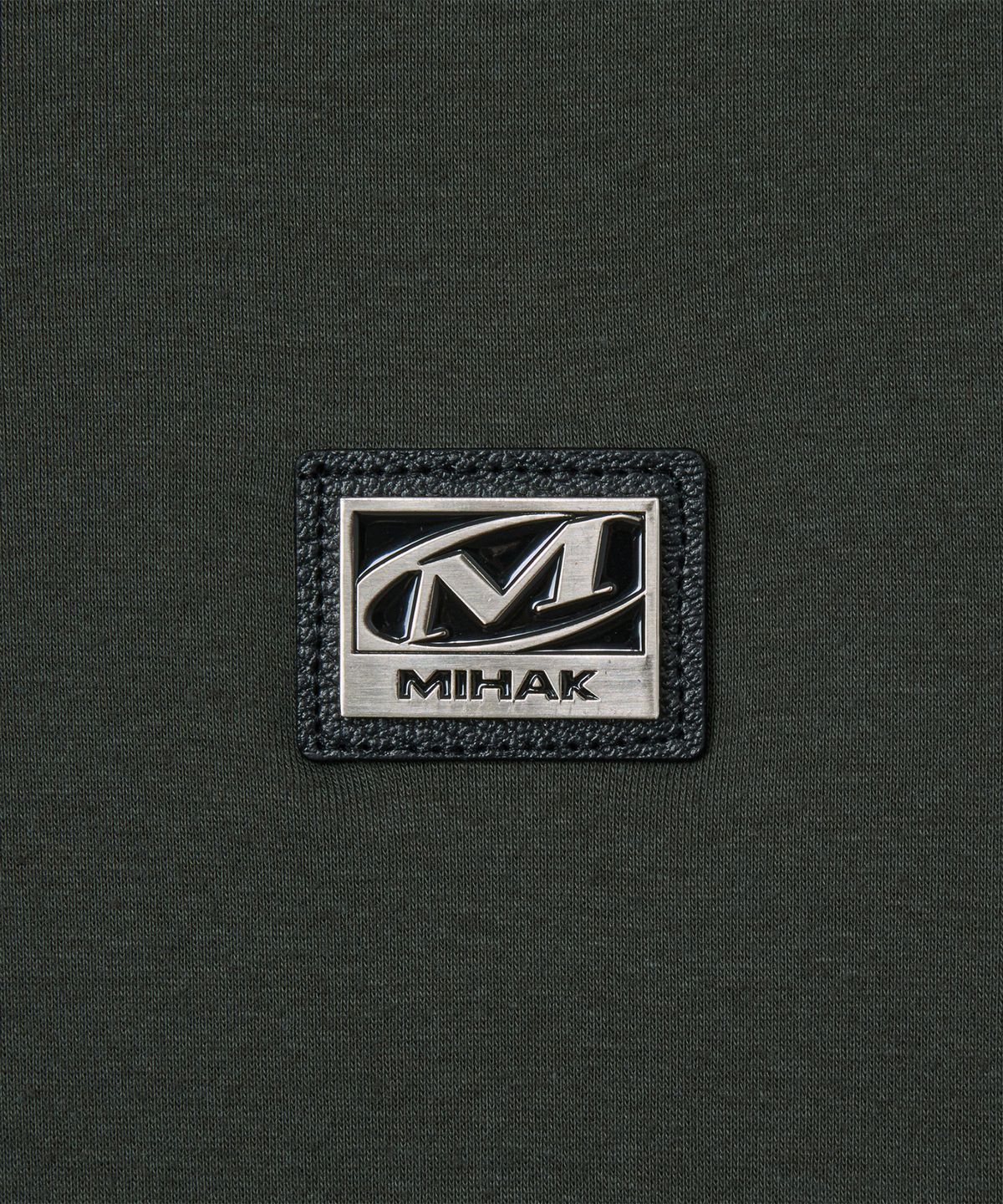미학(MIHAK) 메탈 플레이트 크롭 티셔츠 (KHAKI)