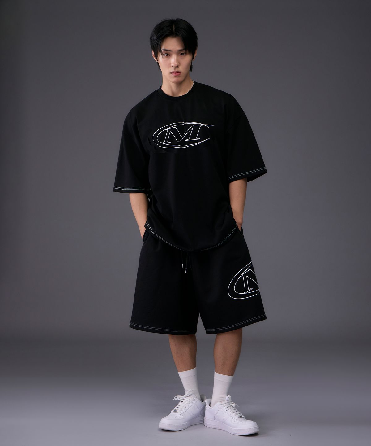 미학(MIHAK) 스트록 로고 스티치 오버핏 티셔츠 (BLACK)