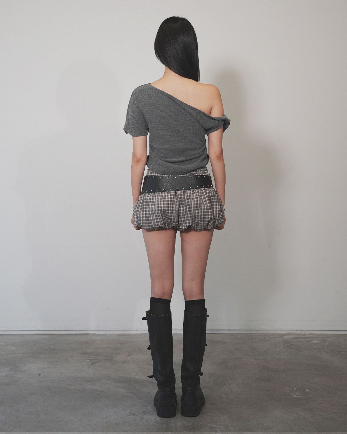 여린(YEORIN) Check Balloon Shorts (Brown)