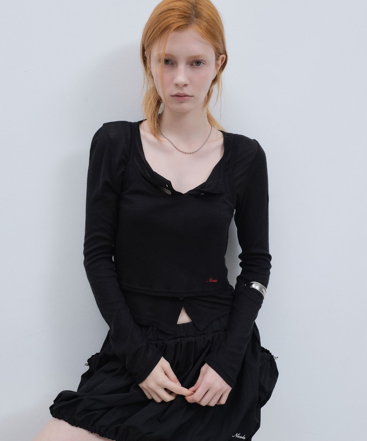 닉앤니콜(NICK&NICOLE) HENLEY NECK LAYERED SLEEVE TOP_BLACK