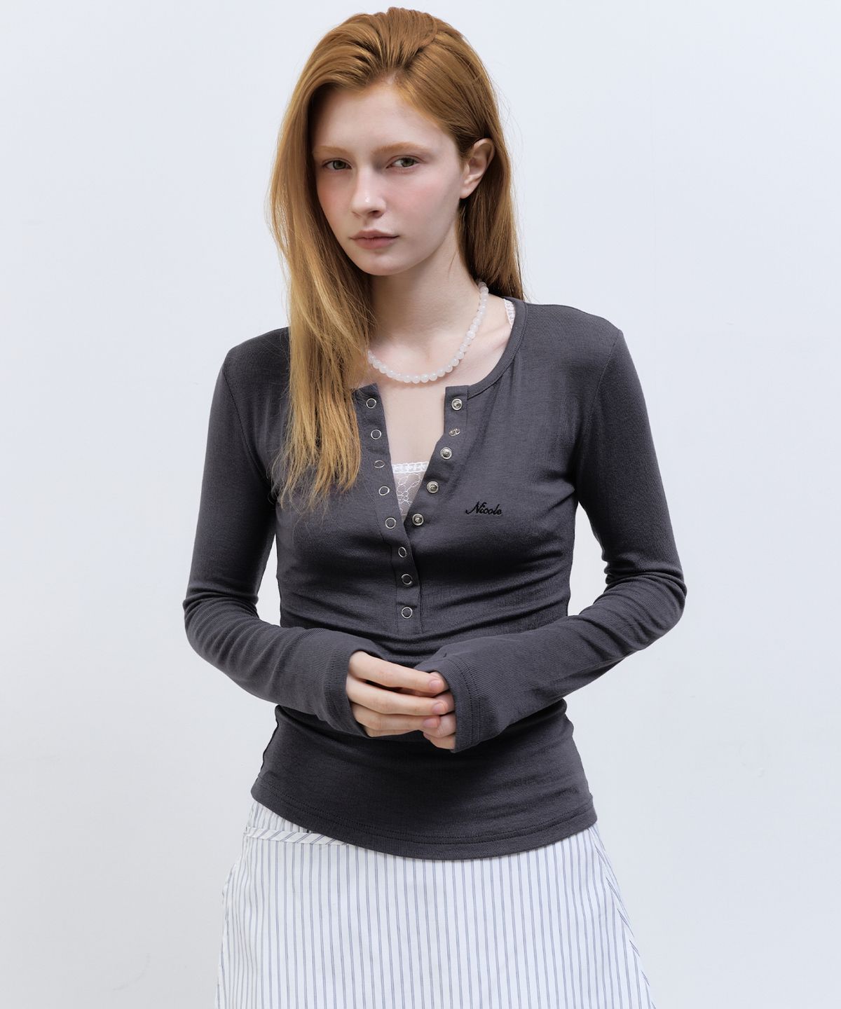 닉앤니콜(NICK&NICOLE) BUTTON HENLEY NECK TOP_CHARCOAL