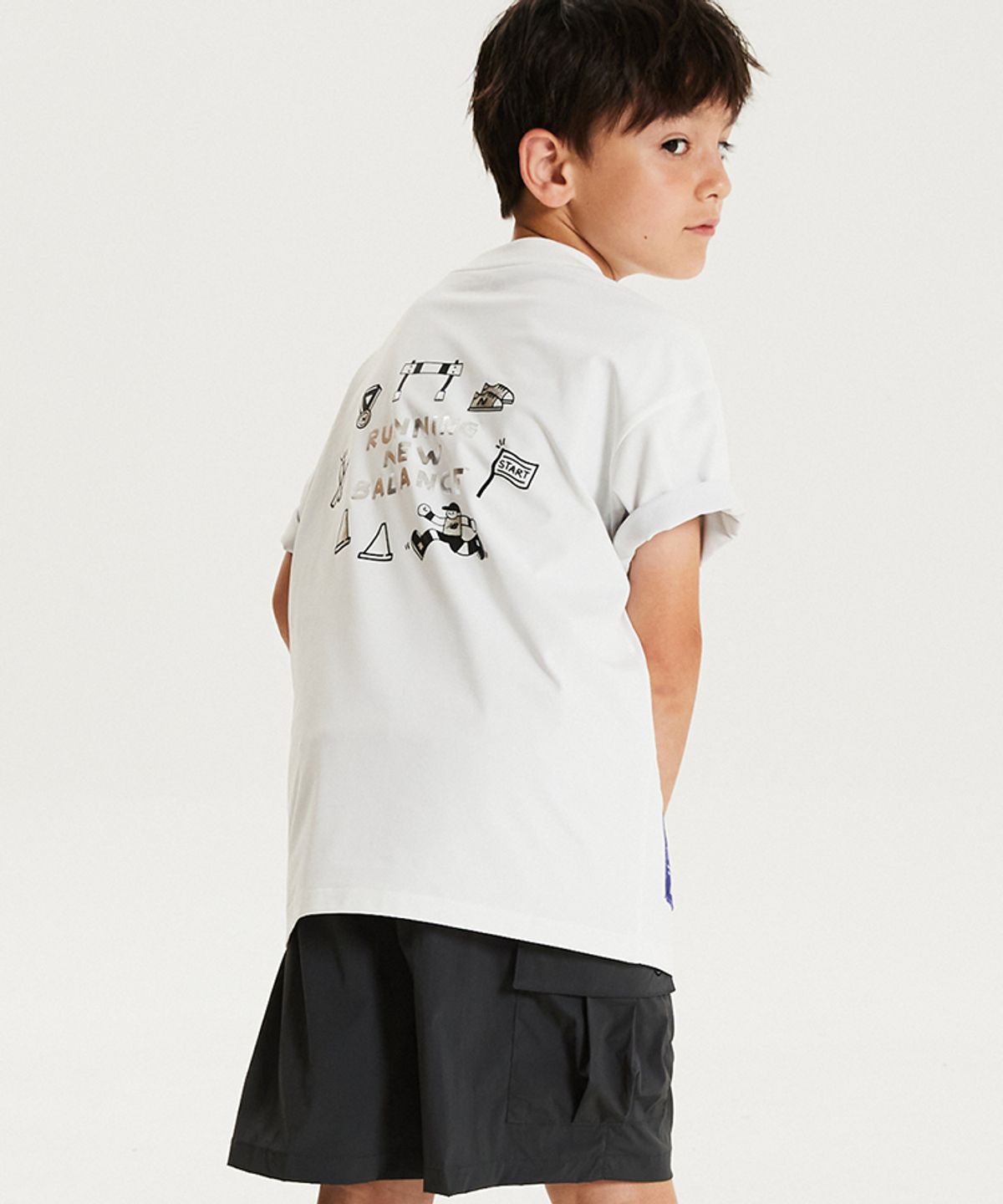 뉴발란스 키즈(NEWBALANCEKIDS) ALL PLAY_아동 쿨터치 반팔티+우븐 스트레치 팬츠 셋업 NK9YG2504U60