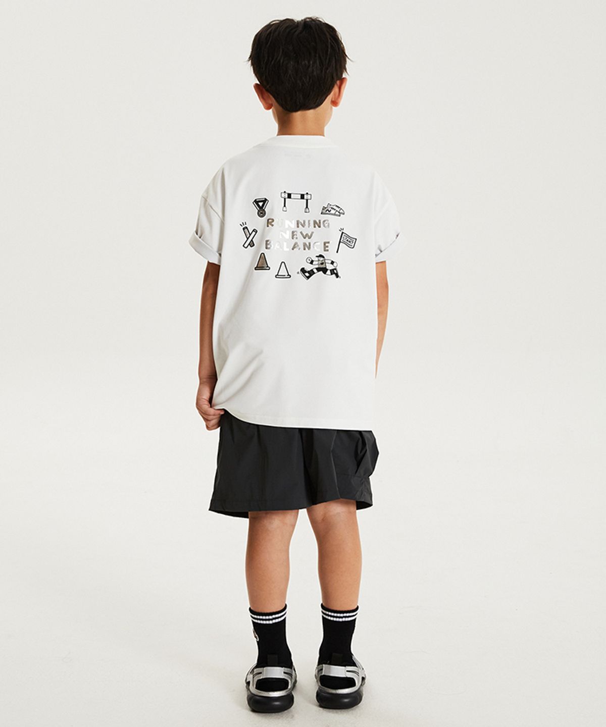 뉴발란스 키즈(NEWBALANCEKIDS) ALL PLAY_아동 쿨터치 반팔티+우븐 스트레치 팬츠 셋업 NK9YG2504U60